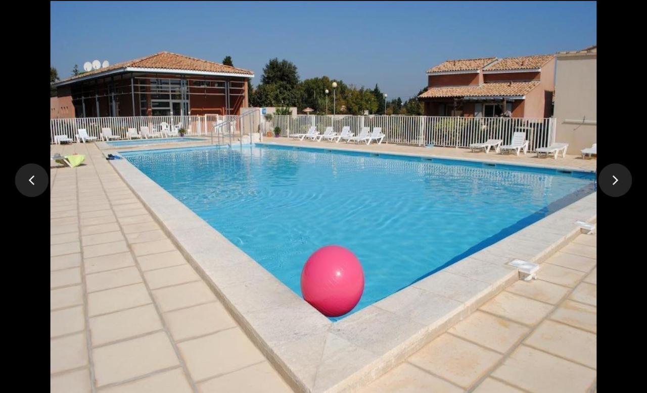Maison Plain Pied Avec Climatisation Dans Une Residence Privee Avec Piscine Saint-Saturnin-les-Avignon ภายนอก รูปภาพ